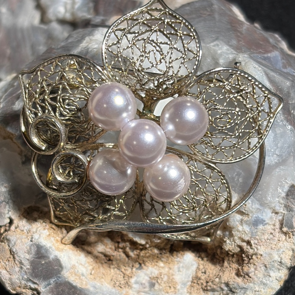 Vintage Silver Filigree Floral Brooch with White Pearls